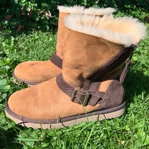 Chestnut & Brown Zip up Uggs.